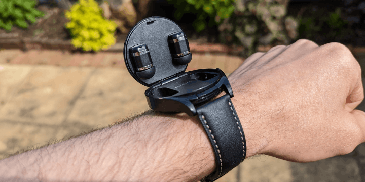 Fitur Wide-Area Auricle Touch Control