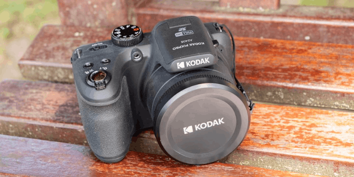 Sumber Daya KODAK PIXPRO AZ405 Menggunakan Baterai AA, Praktis dan Fleksibel